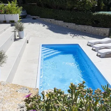 House Marcone - Pool Апартаменты Ровинь