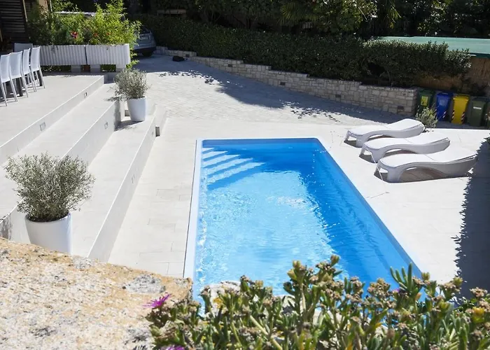 House Marcone - Pool Appartamento Rovigno